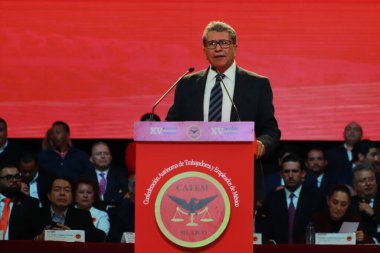 15 Kasım 2023, Mexico City, Meksika: Senatör Ricardo Monreal, Meksika Özerk İşçi ve Çalışanları Konfederasyonu (CATEM) XV Kongresi sırasında Mexico City Arena 'da konuşuyor.