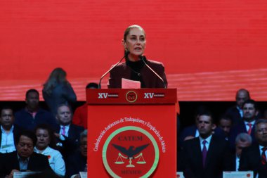 15 Kasım 2023, Mexico City: Dönüşüm Savunma Koordinatörü Claudia Sheinbaum Pardo, Meksika Özerk İşçi ve Çalışanlar Konfederasyonu XV Kongresi sırasında konuşuyor.)