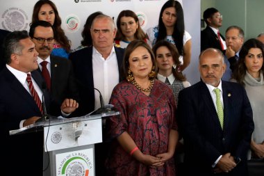 15 Kasım 2023, Mexico City, Meksika: Meksika Geniş Cephe 'nin senatörü ve sanal başkan adayı, Xochitl Galvez ve partilerin liderleri, Kurumsal Devrimci