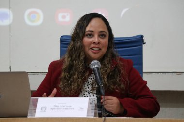 16 Kasım 2023, Mexico City, Meksika. Seminerin açılışına Dr. Mariana Aparicio Ramrez de katıldı. Silah ticaretinin gevşek uygulamalarının bir sonucu olarak Meksika ve ABD 'de silahlı şiddetin çeşitli yönleri