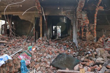 17 Kasım 2023, Hindistan 'ın Srinagar Kashmir kenti: Güney Kaşmirs Kulgam ilçesinde meydana gelen silahlı çatışmada hasar gören bir ev, Srinagar' a yaklaşık 80 kilometre mesafede.