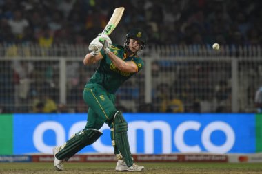 16 Ekim 2023, Kolkata, Hindistan: Güney Afrikalı David Miller, Eden Gardens Stadyumu 'nda oynanan ICC Dünya Kriket Kupası' nda Avustralya ile Güney Afrika arasında oynanan yarı final maçında Avustralya 'ya karşı oynadı.