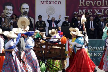 20 Kasım 2023, Mexico City, Meksika: Meksika başkanı Andres Manuel Lopez Obrador Meksika Devrimi 'nin 113. yıldönümü için Mexico City' deki Zocalo Meydanı 'nda Sivil Askeri Geçit Töreni' ne başkanlık etti.