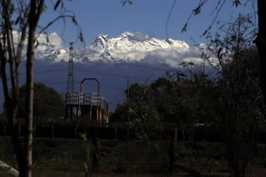 25 Kasım 2023, Mexico City, Mexico: Mexico City 'deki Xochimilco Belediye Başkanı' nın ofisinden Iztaccihuatl yanardağının panoramik görüntüsü