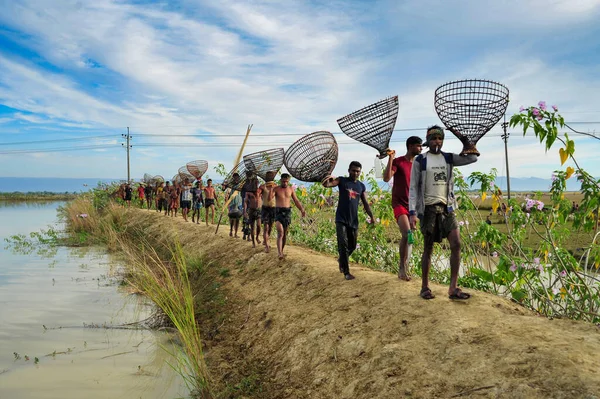 Noviembre 2023 Sylhet Bangladesh Gente Rural Armada Con Trampas Bambú —  Fotos de Stock