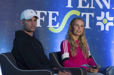 28 Kasım 2023, Mexico City, Meksika: Danimarkalı Carlos Alcaraz ve Danimarkalı Caroline Wozniacki, Hayat Regency Hotel 'de düzenlenen Tennisfest GNP 2023 öncesi basın toplantısında basın mensuplarına konuştu.