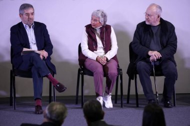 3 Aralık 2023, Mexico City, Meksika: Eski Meksika büyükelçisi Juan Ramon de la Fuente; Olga Sancehz Cordero, senatör ve gazeteci Lorenzo Meyer, proje üyeleri: 