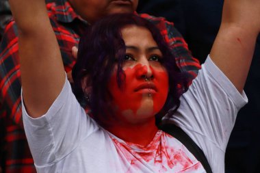 6 Aralık 2023, Mexico City: Hayvan Hakları Koruma Derneği üyeleri, Bakan Yasmn Esquivel Mossa 'nın Plaza Mxico' daki boğa güreşine geri dönmeyi amaçlayan projesini protesto etti