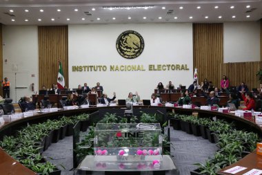 7 Aralık 2023, Mexico City, Meksika: Ulusal Seçim Enstitüsü (INE) Seçim Konseyi Üyeleri, Genel Kurul 'un olağanüstü oturumuna katılırlar.
