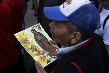 12 Aralık 2023, Mexico City, Meksika: Milyonlarca kilise üyesi, Meksika 'daki Cerro del Tepeyac' ta 492 'nci yıl dönümünde Guadalupe Bakiresi' ni kutlamak için Guadalupe Bazilikası 'nı ziyaret eder.