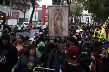 12 Aralık 2023, Mexico City, Meksika: Milyonlarca kilise üyesi, Meksika 'daki Cerro del Tepeyac' ta 492 'nci yıl dönümünde Guadalupe Bakiresi' ni kutlamak için Guadalupe Bazilikası 'nı ziyaret eder.