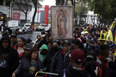 11 Aralık 2023, Mexico City, Meksika: Milyonlarca kilise üyesi, Meksika 'daki Cerro del Tepeyac' ta 492 'nci yıl dönümünde Guadalupe Bakiresi' ni kutlamak için Guadalupe Bazilikası 'nı ziyaret eder.