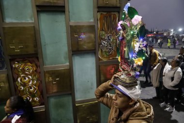 12 Aralık 2023, Mexico City, Meksika: Milyonlarca kilise üyesi, Meksika 'daki Cerro del Tepeyac' ta 492 'nci yıl dönümünde Guadalupe Bakiresi' ni kutlamak için Guadalupe Bazilikası 'nı ziyaret eder.