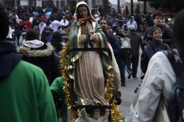 11 Aralık 2023, Mexico City, Meksika: Milyonlarca kilise üyesi, Meksika 'daki Cerro del Tepeyac' ta 492 'nci yıl dönümünde Guadalupe Bakiresi' ni kutlamak için Guadalupe Bazilikası 'nı ziyaret eder.