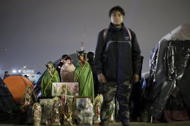 12 Aralık 2023, Mexico City, Meksika: Milyonlarca kilise üyesi, Meksika 'daki Cerro del Tepeyac' ta 492 'nci yıl dönümünde Guadalupe Bakiresi' ni kutlamak için Guadalupe Bazilikası 'nı ziyaret eder.