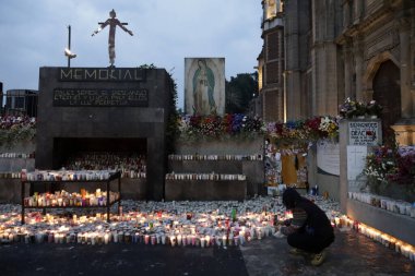 11 Aralık 2023, Mexico City, Meksika: Milyonlarca kilise üyesi, Meksika 'daki Cerro del Tepeyac' ta 492 'nci yıl dönümünde Guadalupe Bakiresi' ni kutlamak için Guadalupe Bazilikası 'nı ziyaret eder.