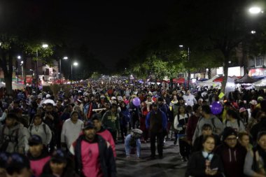 11 Aralık 2023, Mexico City, Meksika: Milyonlarca kilise üyesi, Meksika 'daki Cerro del Tepeyac' ta 492 'nci yıl dönümünde Guadalupe Bakiresi' ni kutlamak için Guadalupe Bazilikası 'nı ziyaret eder.