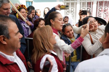 10 Aralık 2023, Tlaxcala, Meksika: Claudia Sheinbaum, başkanlık öncesi Morena Partisi adayı Tlaxcala eyaleti valisi Lorena Cuellar Cisneros eşliğinde Meksika seçimleri için yaptıkları siyasi miting sırasında