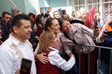 10 Aralık 2023, Tlaxcala, Meksika: Claudia Sheinbaum, başkanlık öncesi Morena Partisi adayı Tlaxcala eyaleti valisi Lorena Cuellar Cisneros eşliğinde Meksika seçimleri için yaptıkları siyasi miting sırasında