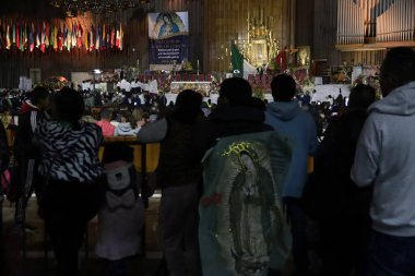 12 Aralık 2023, Mexico City, Meksika: Milyonlarca kilise üyesi, Meksika 'daki Cerro del Tepeyac' ta 492 'nci yıl dönümünde Guadalupe Bakiresi' ni kutlamak için Guadalupe Bazilikası 'nı ziyaret eder.
