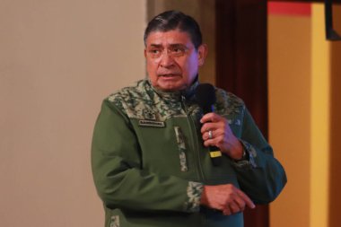 Meksika, Meksika 'da 13 Aralık 2023' te Meksika Devlet Başkanı Andres Manuel Lopez Obrador 'un Ulusal Saray' da düzenlediği brifing sırasında Milli Savunma Bakanı Luis Cresencio Sandoval