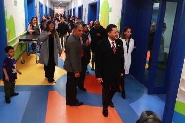 15 Aralık 2023 Mexico City, Meksika 'da Mart Batres Guadarrama Çocuk Rehabilitasyon Merkezi Genel Müdürü (CRIT) eşliğinde)
