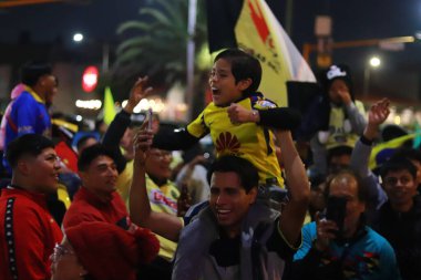 17 Aralık 2023, Nezahualcyotl, Meksika: Amerika taraftarları Nezahualcyotl belediyesindeki Coyote kavşağında 14. Club Amrica şampiyonluğunu kutluyorlar.