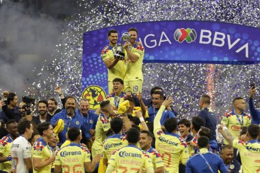 17 Aralık 2023, Mexico City, Mexico: Club America takımının oyuncuları UANL Tigres 'i yenerek zaferi kutluyorlar.