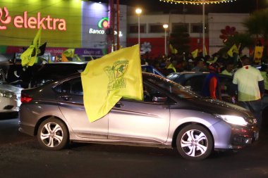 17 Aralık 2023, Nezahualcyotl, Meksika: Amerika taraftarları Nezahualcyotl belediyesindeki Coyote kavşağında 14. Club Amrica şampiyonluğunu kutluyorlar.