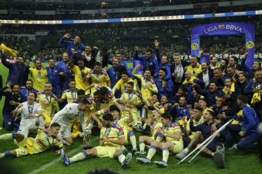 17 Aralık 2023, Mexico City, Mexico: Club America takımının oyuncuları UANL Tigres 'i yenerek zaferi kutluyorlar.