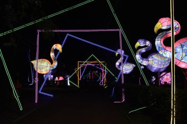 18 Aralık 2023, Mexico City, Meksika: Turistler Noel tatilinden faydalanarak Latin Amerika 'nın en büyük Noel tema parkı olan' Brilla Fest, Ormandaki Noel 'in tadını çıkarıyorlar.