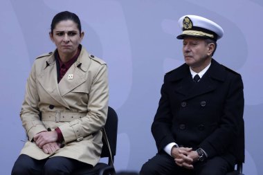 19 Aralık 2023, Mexico City, Meksika Ulusal Fiziksel Kültür ve Spor Komisyonu Başkanı Ana Gabriela Guevara ve Deniz Kuvvetleri Bakanı Jose Rafael Ojeda.