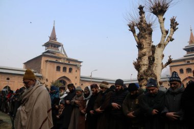 12 Ocak 2024, Srinagar Kashmir, Hindistan: Kashmiris, Jamia Mescidi veya Srinagar 'daki Büyük Cami' de özel namaz kılar. 