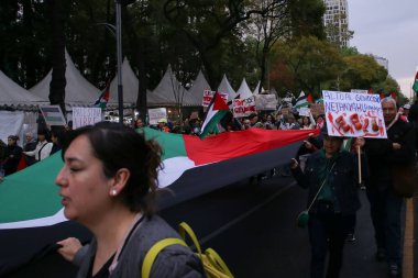 7 Ocak 2024. Mexico City, Meksika. Meksika 'daki Filistin sempatizanları, Meksika' daki ABD Büyükelçiliği önünde İsrail 'in Filistin halkına karşı ateşkes talebinde bulunmak için bir gösteri düzenlediler. 