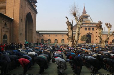 12 Ocak 2024, Srinagar Kashmir, Hindistan: Kashmiris, Jamia Mescidi veya Srinagar 'daki Büyük Cami' de özel namaz kılar. 