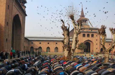 12 Ocak 2024, Srinagar Kashmir, Hindistan: Kashmiris, Jamia Mescidi veya Srinagar 'daki Büyük Cami' de özel namaz kılar. 