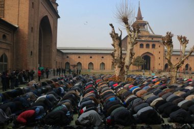 12 Ocak 2024, Srinagar Kashmir, Hindistan: Kashmiris, Jamia Mescidi veya Srinagar 'daki Büyük Cami' de özel namaz kılar. 