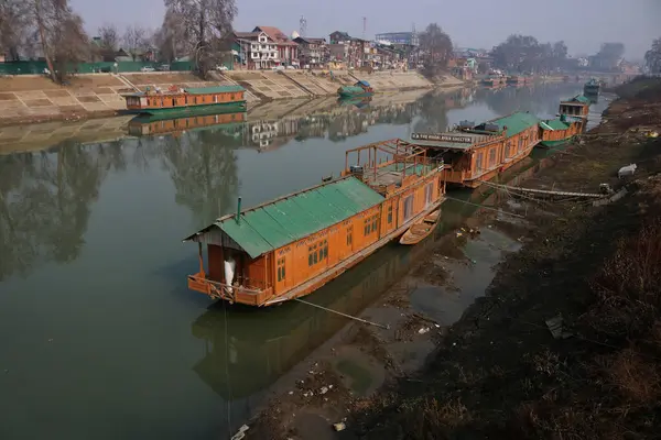 Enero 2024 Srinagar Cachemira India Las Casas Flotantes Ven Orillas —  Fotos de Stock