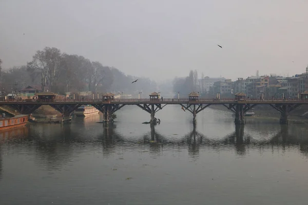 stock image January 15,2024, Srinagar Kashmir, India : View of a dried portion of the Jhelum river in Srinagar. Prolonged Dry Winter Spell Leaves Jhelum River at Historic Low, Jeopardizing Houseboats and Disappointing Skiers in Gulmarg. On January 15,2024