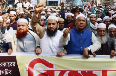 19 Ocak 2024, Dhaka, Bangladeş: Bangladeş Khilafat Majlis Dhaka Metropolitan Kuzey ve Güney protesto yürüyüşü ve geçit töreni Baitul Mukarram Camii 'nin kuzey kapısında