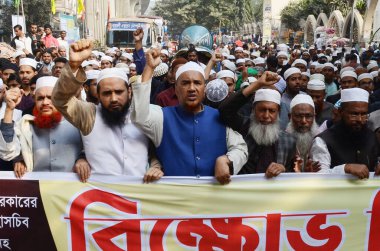 19 Ocak 2024, Dhaka, Bangladeş: Bangladeş Khilafat Majlis Dhaka Metropolitan Kuzey ve Güney protesto yürüyüşü ve geçit töreni Baitul Mukarram Camii 'nin kuzey kapısında