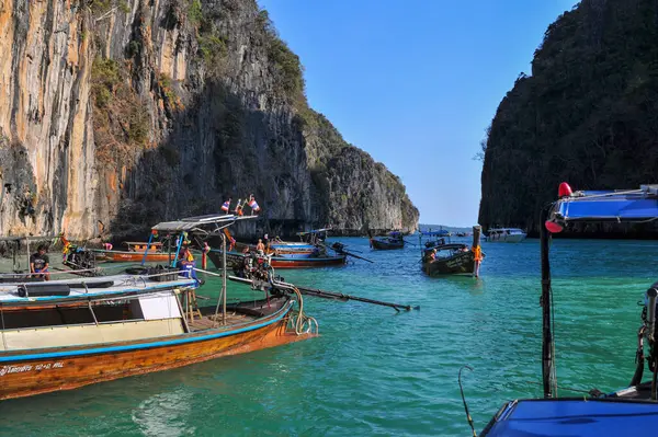 Février 2024 Phuket Thaïlande Les Visiteurs Profitent Une Promenade Bateau — Photo