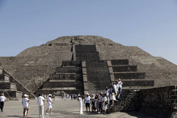 Března 2024 Stát Mexiko Mexiko Turisté Navštíví Pyramidu Slunce Aby — Stock fotografie