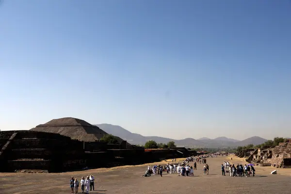 Марта 2024 Года Штат Мексика Мексика Туристы Посещают Пирамиду Солнца — стоковое фото