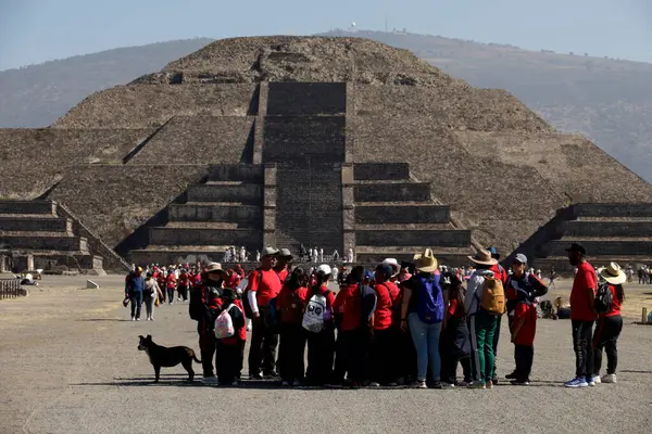 March 2024 State Mexico Mexico Tourists Visit Pyramid Sun Join — Stock Photo, Image