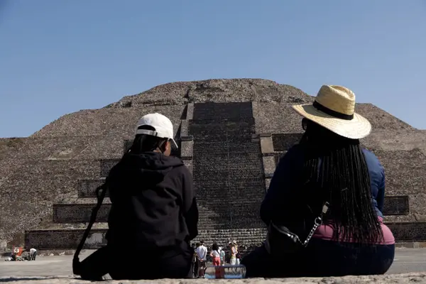 Mars 2024 Delstaten Mexiko Turister Besöker Solens Pyramid För Att — Stockfoto