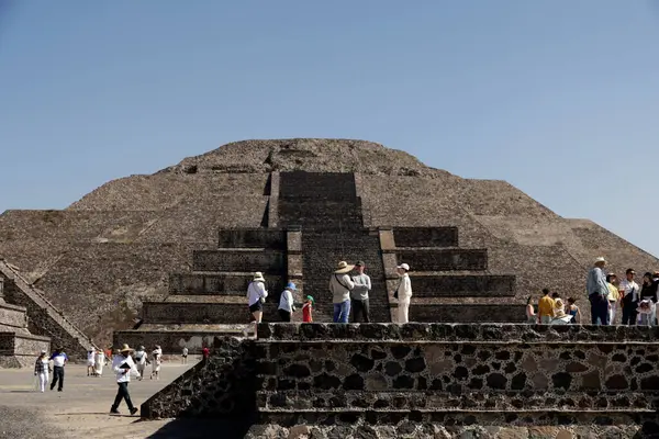 Maart 2024 Staat Mexico Mexico Toeristen Bezoeken Piramide Van Zon Stockfoto