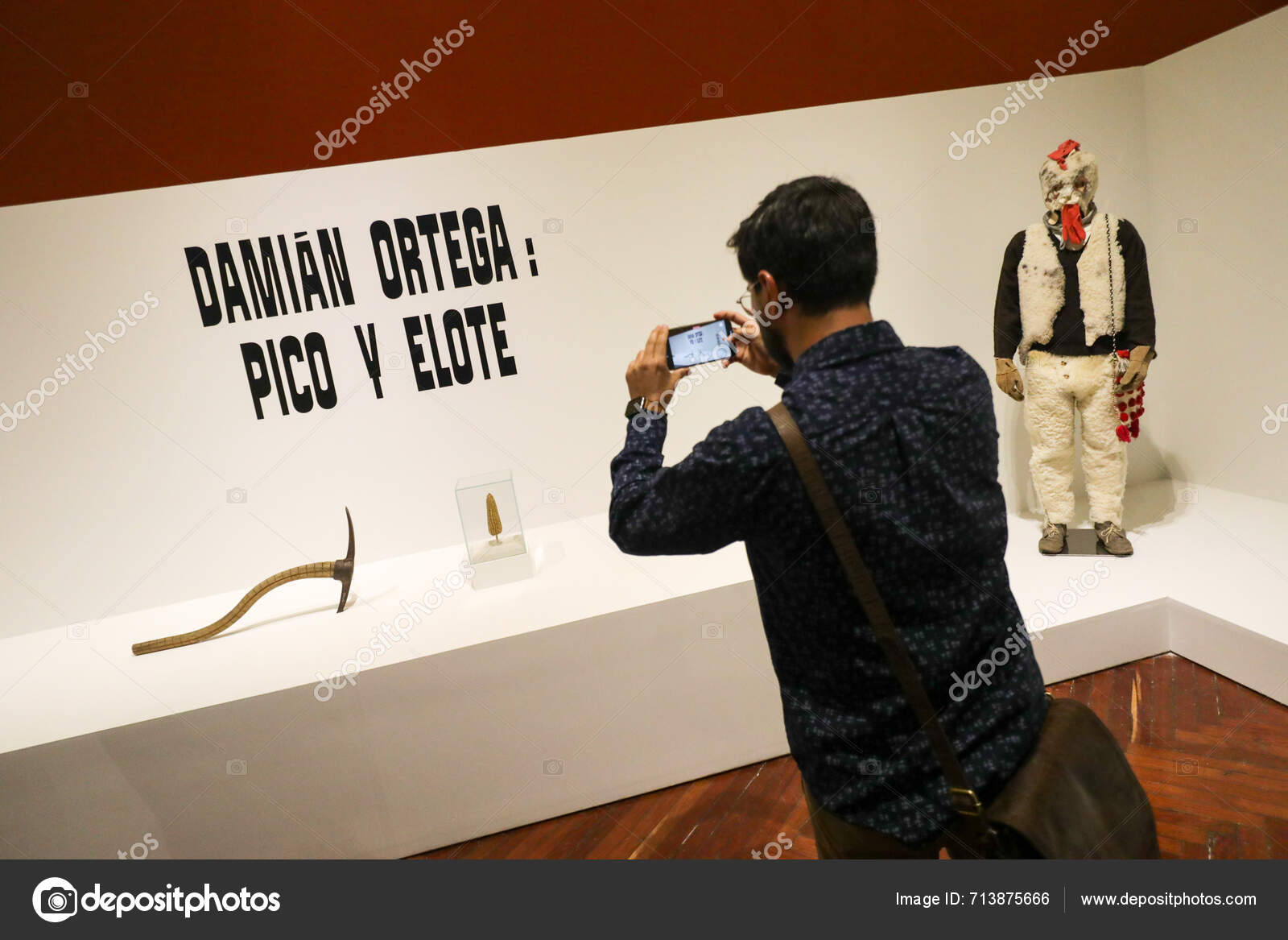 April 2024 Mexico City Mexico Person Takes Photos Tour Pico — Stock