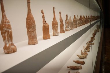 9 Nisan 2024. Mexico City, Meksika: Damian Ortega 'nın bir sanat eseri Palacio de Bellas Sanat Müzesi' ndeki Pico y Elote sergisinde görüldü.