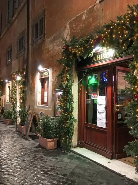 Řím Itálie 2018 Vánoční Prodejny Slavnostně Vyzdobený Reastaurant Zdobení Fasády — Stock fotografie